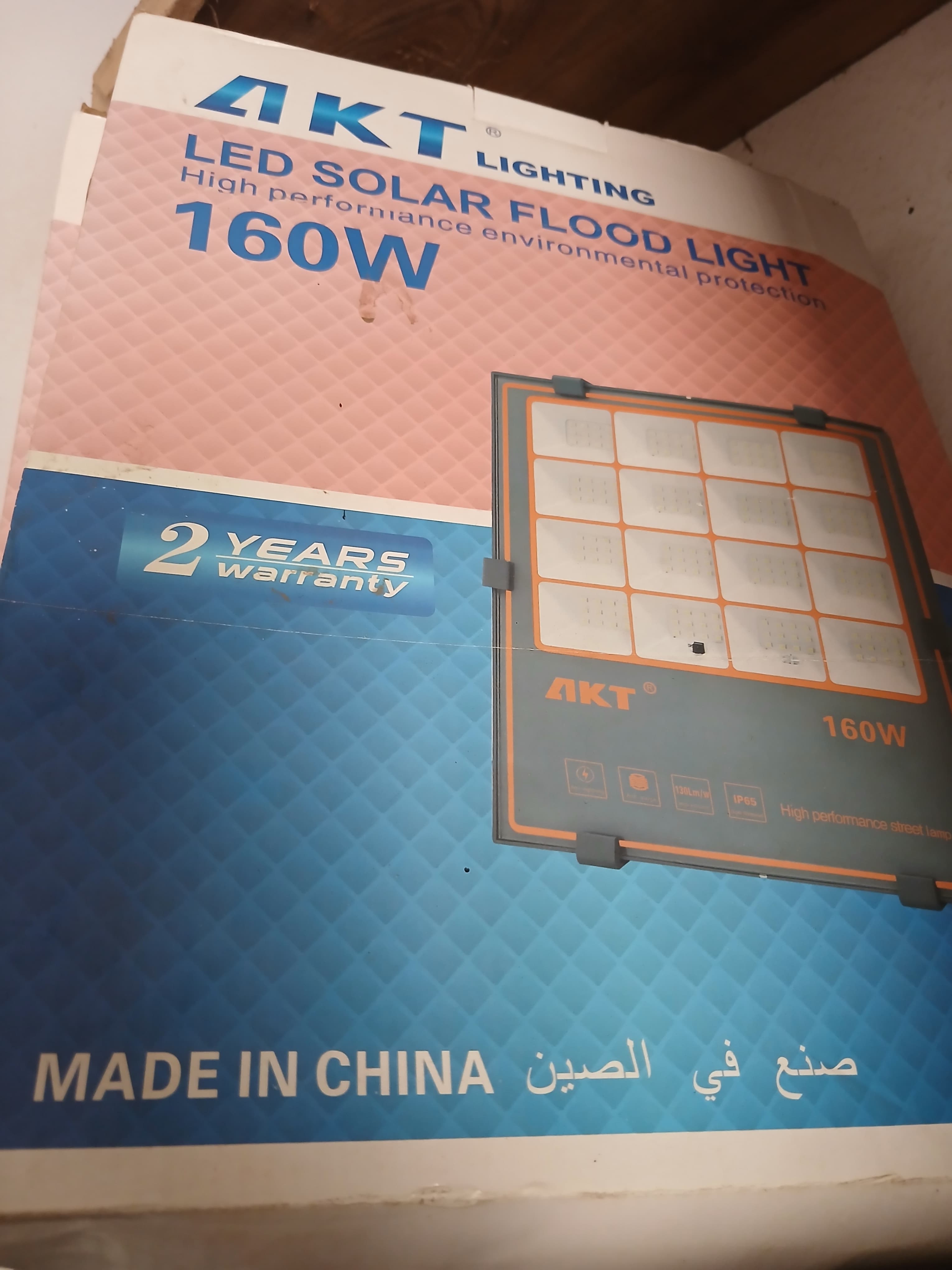 Ampoule LED 160W avec panneau solaire 160W